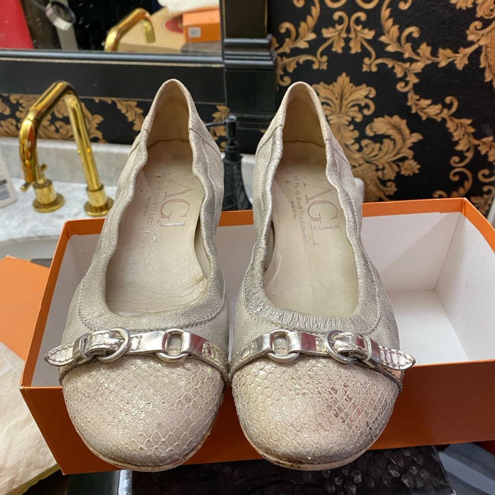 Genuine designer flats